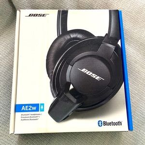 Bose Bluetooth Over-the-ear AE2w headphones
